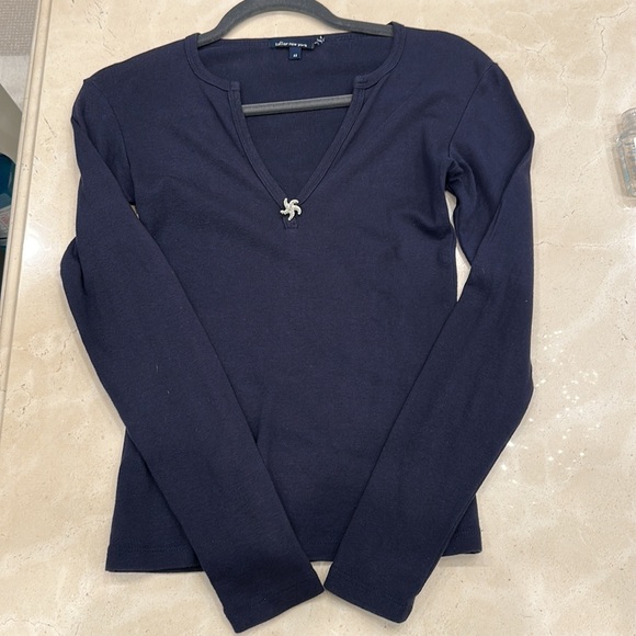 Tailor New York Navy shirt size XS with v-neck and a silver starfish. EU… - Picture 7 of 7